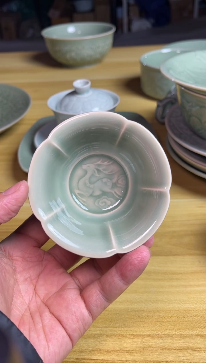 瑕疵青釉-五福出筋杯1只