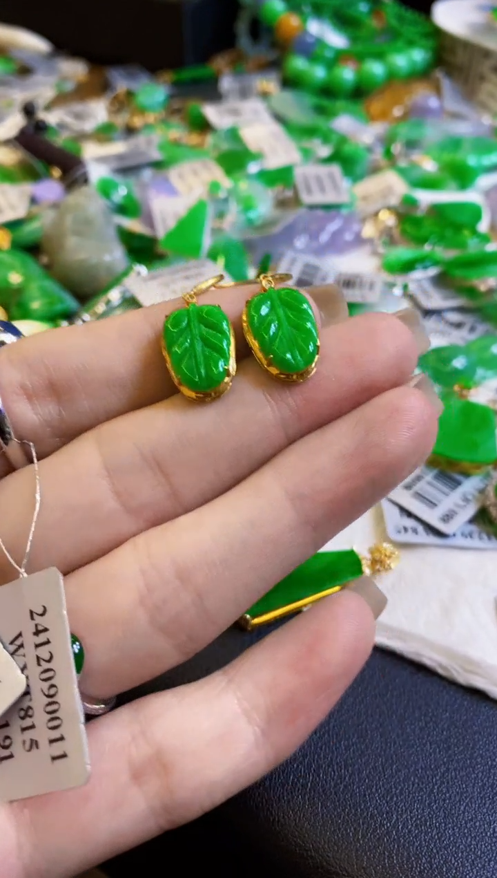 【闪购商品】翡翠颈饰18K金镶嵌耳饰