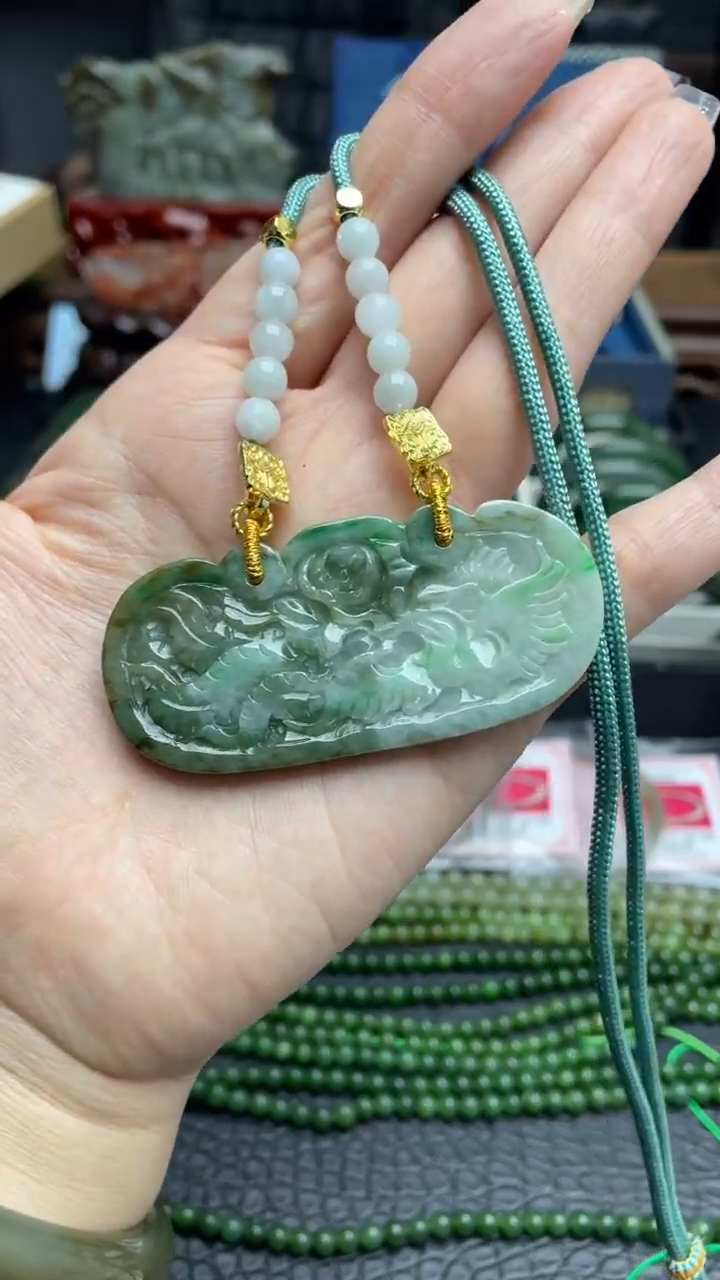 颈饰未镶嵌翡翠糯种飘花牡丹天然翡翠吊坠