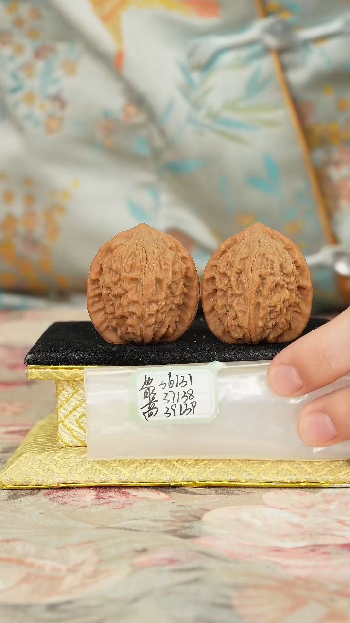 【闪购商品】文玩核桃把件罗家沟
