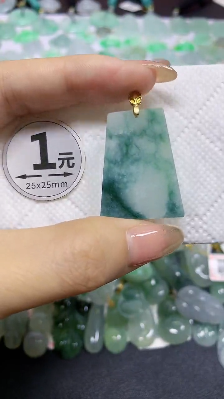 颈饰未镶嵌翡翠天然翡翠A货