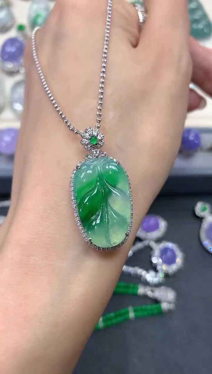 【闪购商品】翡翠吊坠(不含链)18K金镶嵌w7