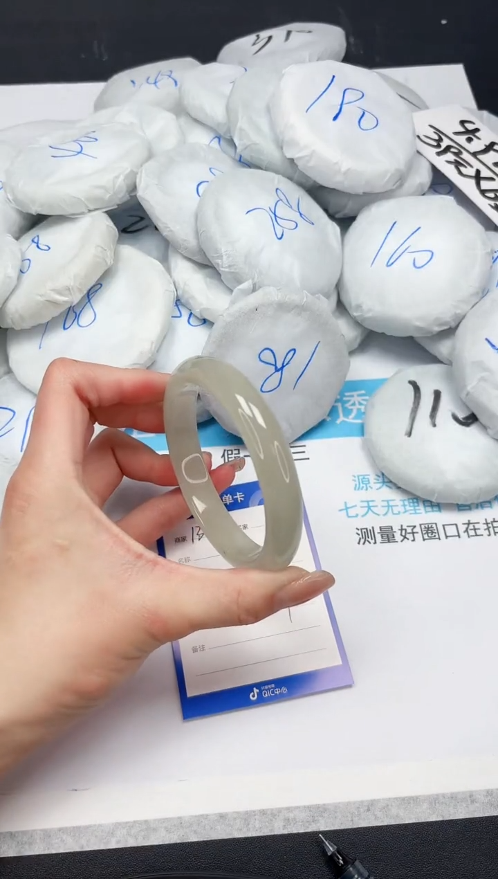 【闪购商品】石英质玉手镯未镶嵌132-64.8