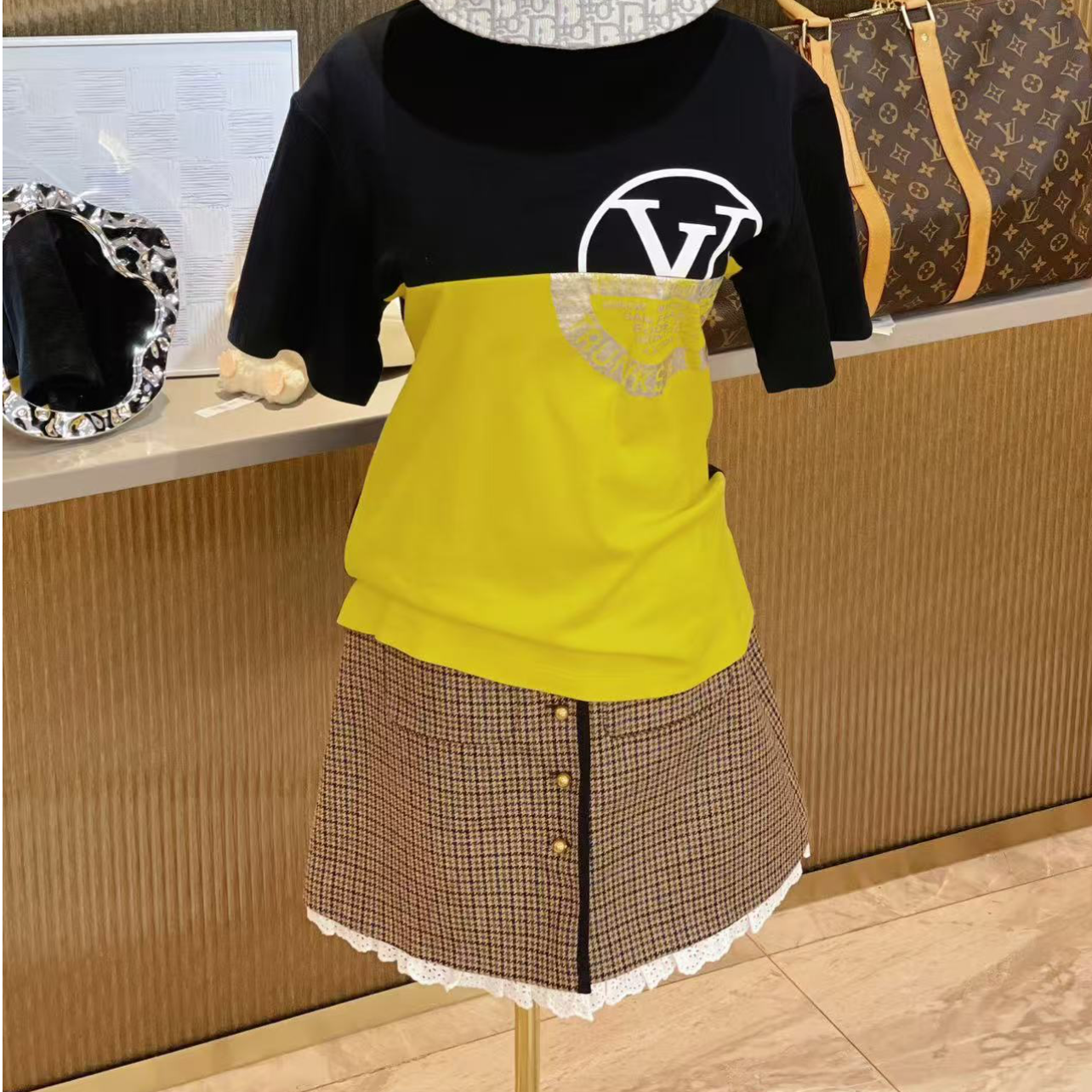 95新 LouisVuitton/路易威登 【辛河奢品】lv黑黄拼色T恤S码160/76A