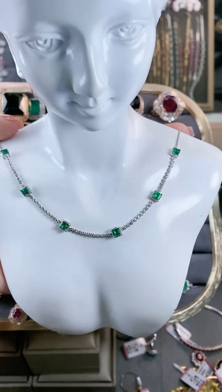 【闪购商品】祖母绿项链18K金镶嵌....