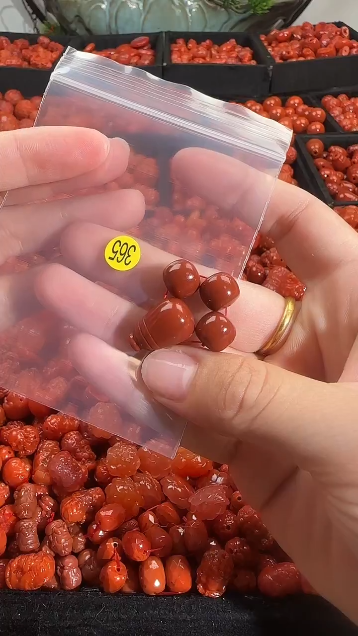 颈饰未镶嵌南红玛瑙1