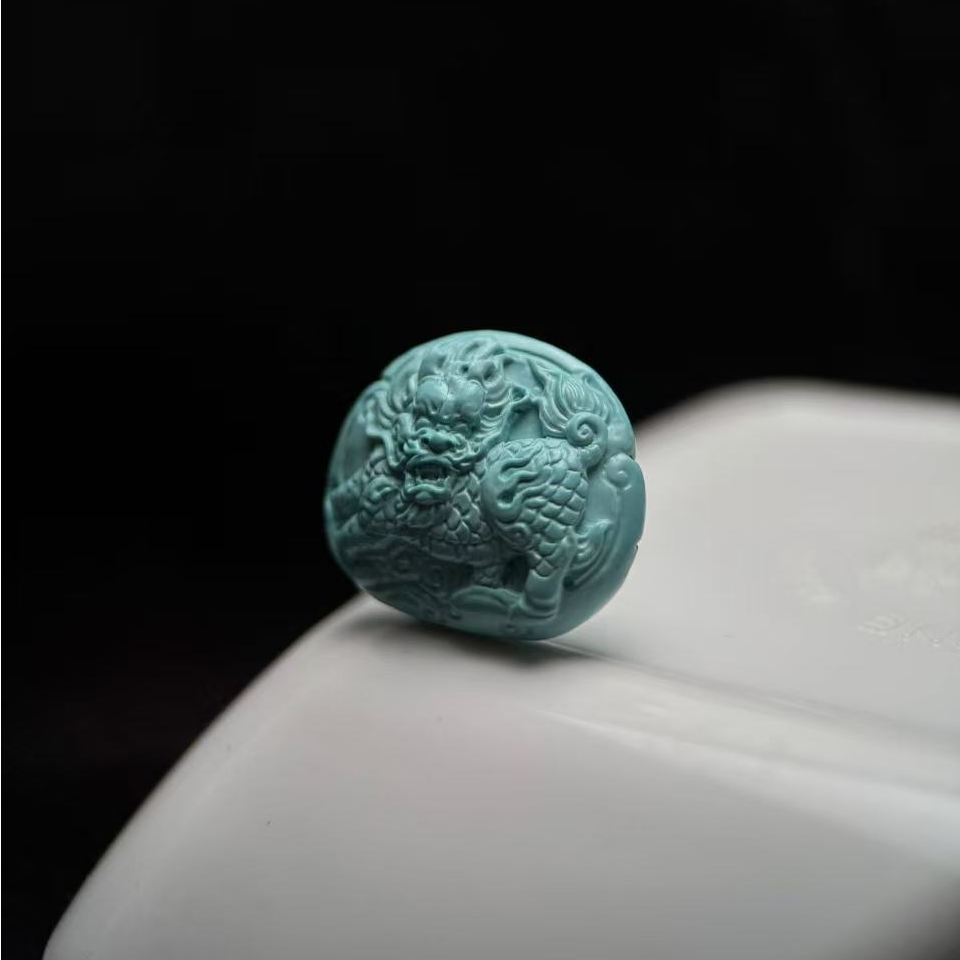 原矿绿松石手工雕刻麒麟牌挂件吊坠高瓷色基地发货地大证书质检
