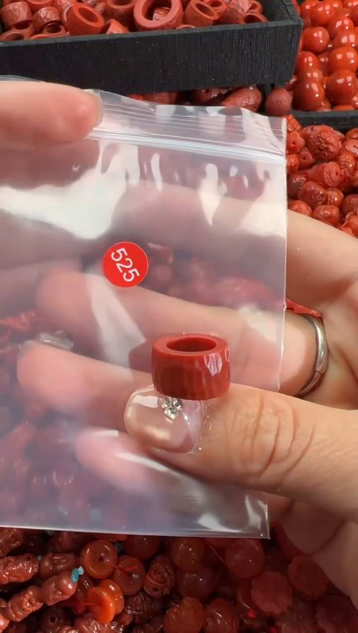 南红玛瑙未镶嵌颈饰1