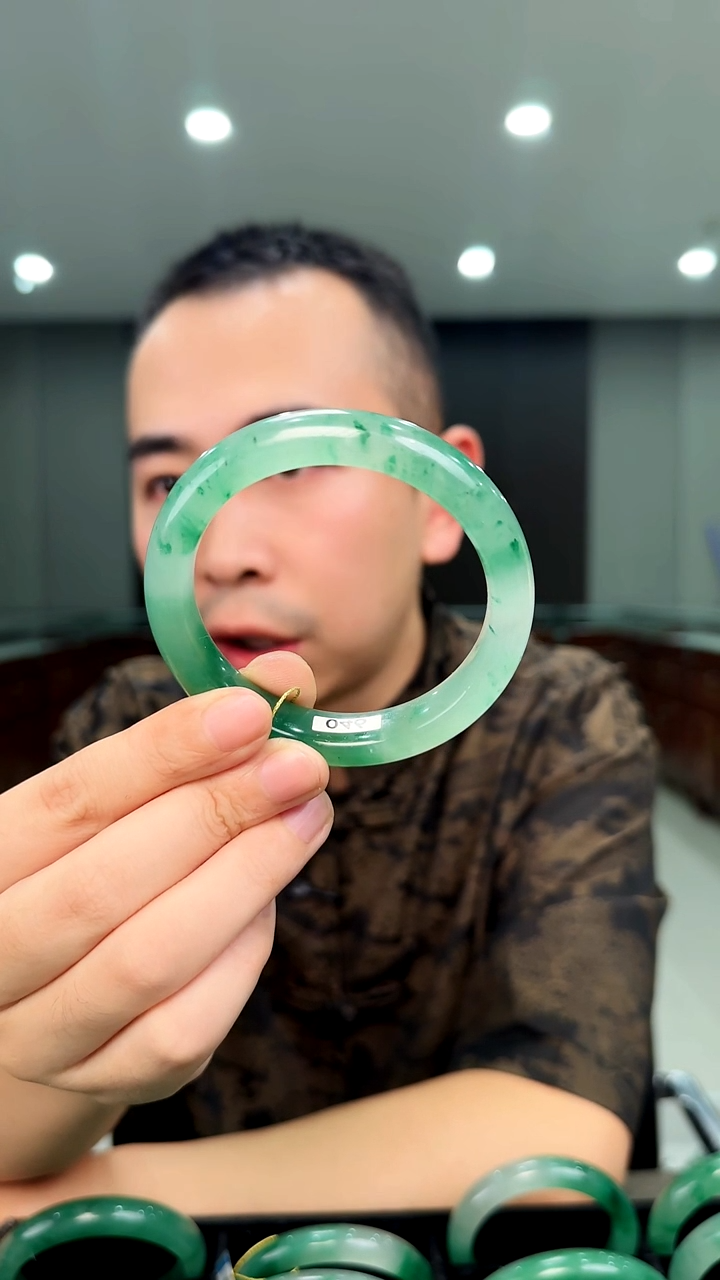 未镶嵌手镯石英质玉?*姐59