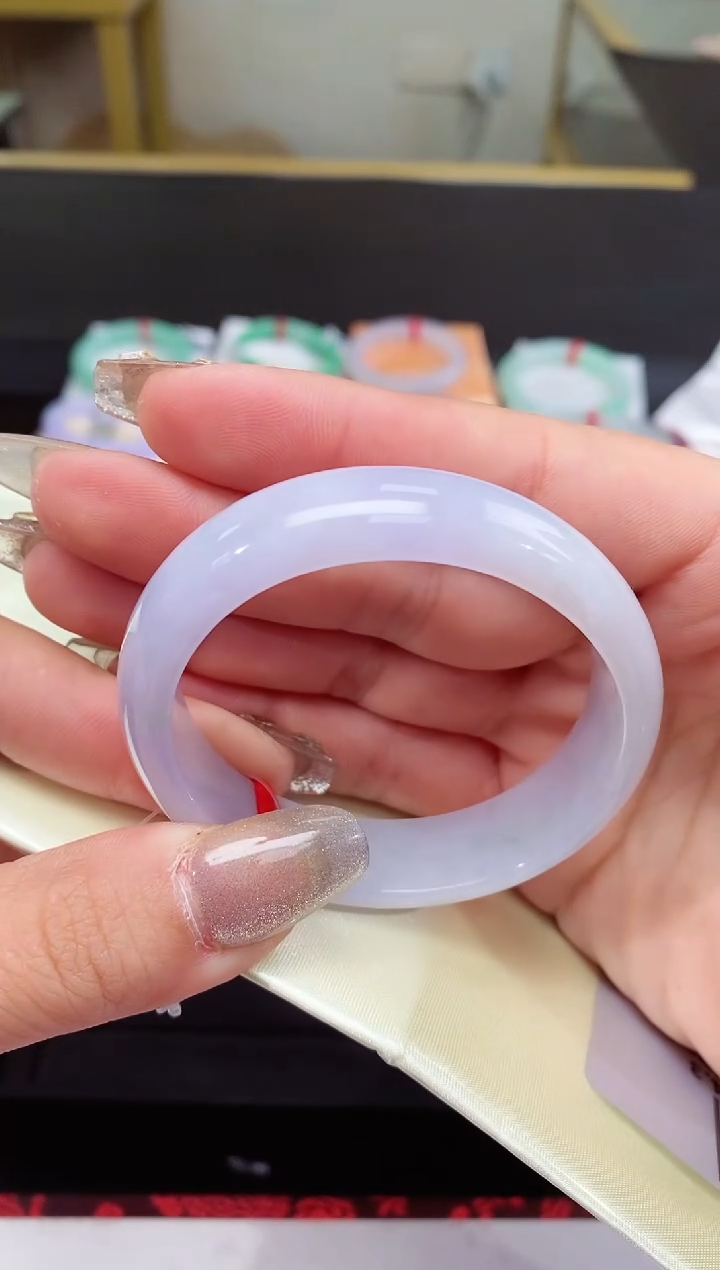 【闪购商品】翡翠手镯（贵妃镯）未镶嵌