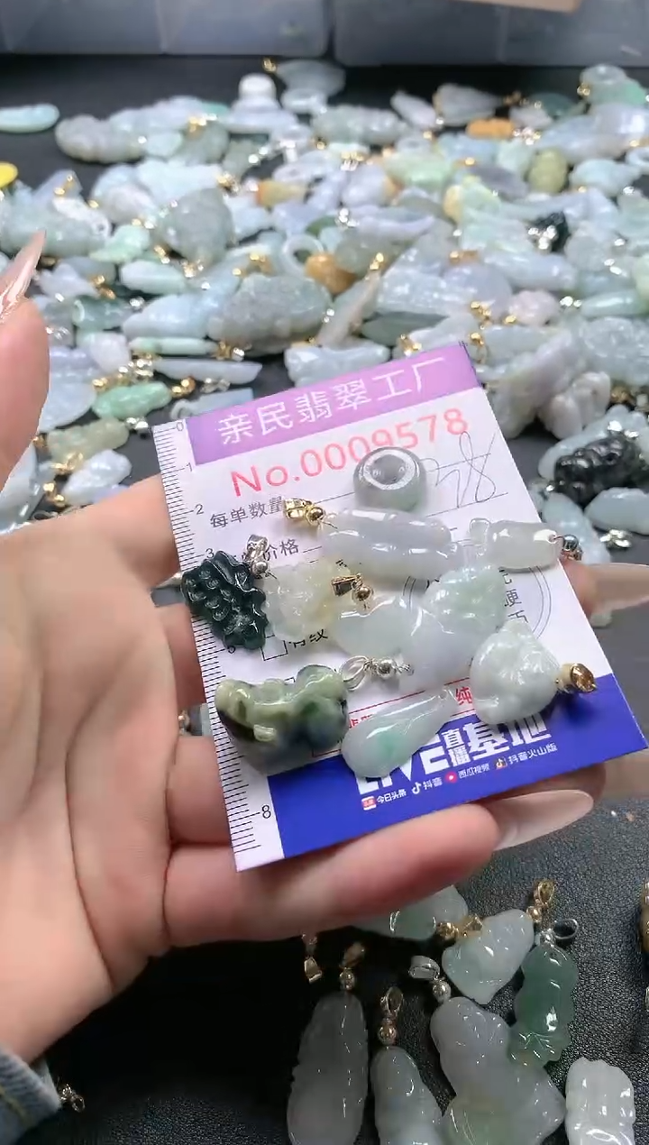 【闪购商品】翡翠吊坠(不含链)未镶嵌9578