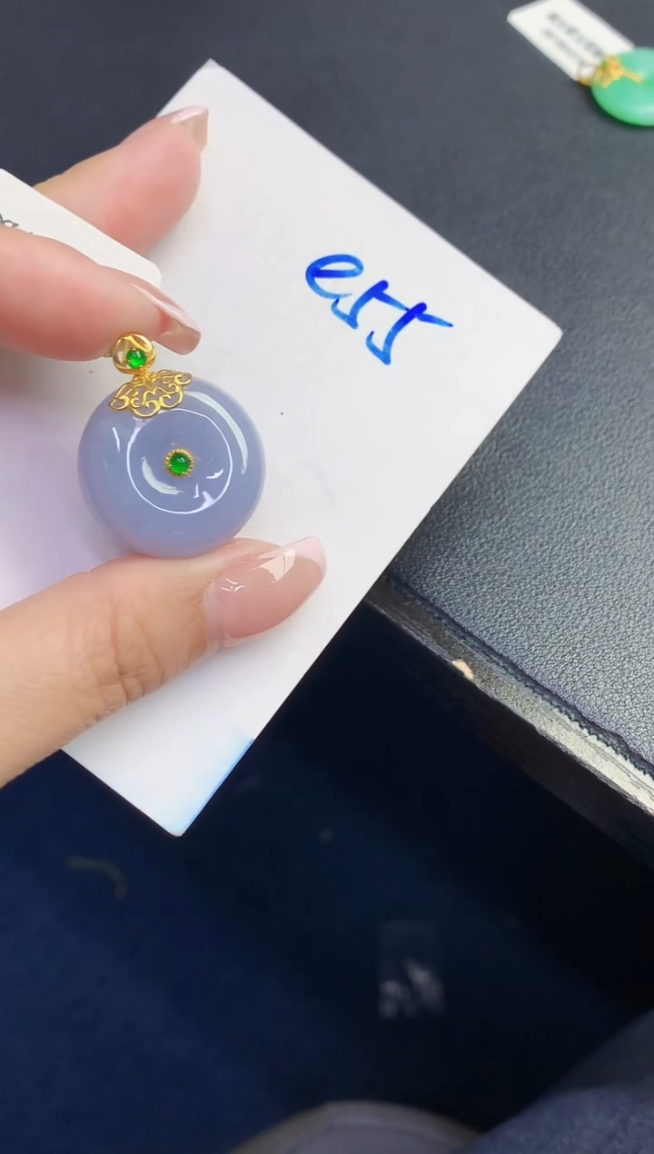 翡翠18K金镶嵌颈饰缅甸天然翡翠A货