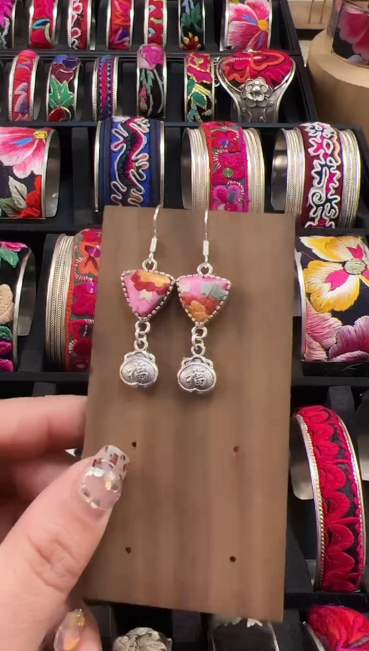 【闪购商品】织绣民族风老绣饰品552