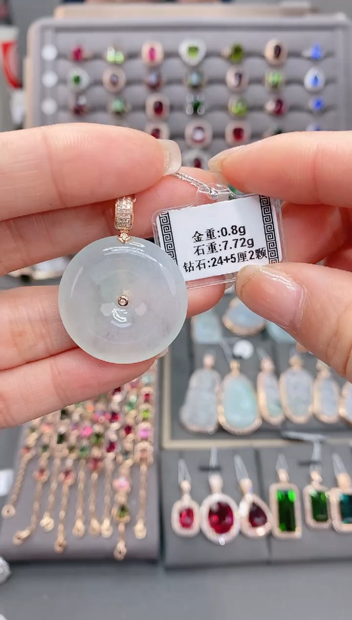 颈饰18K金镶嵌翡翠7.72     