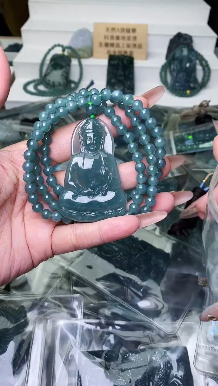 颈饰未镶嵌翡翠 