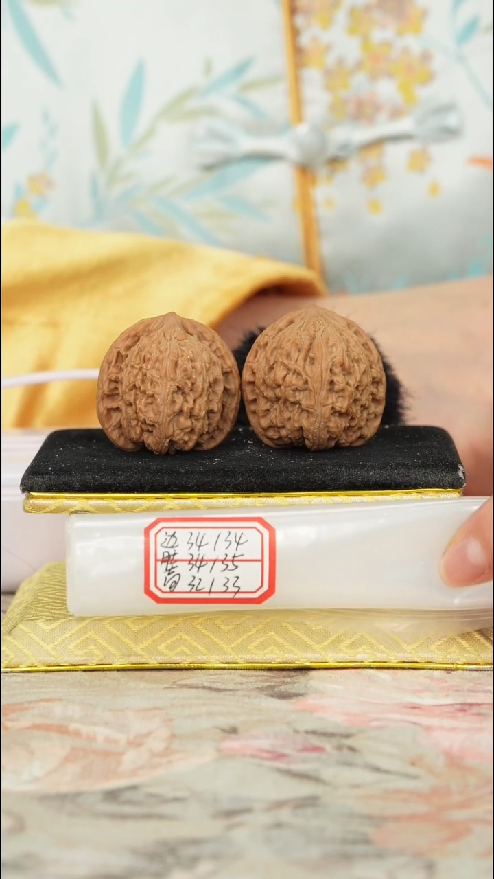 【闪购商品】文玩核桃把件密纹