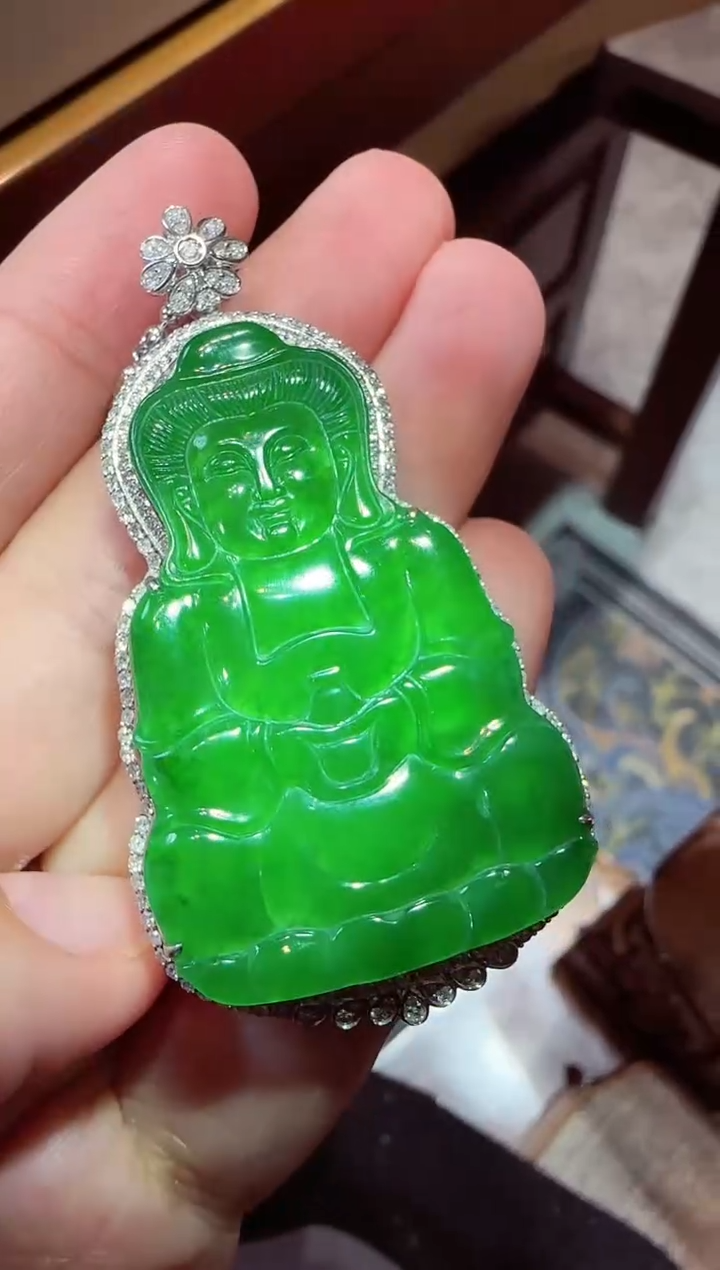 【闪购商品】翡翠颈饰18K金镶嵌观音