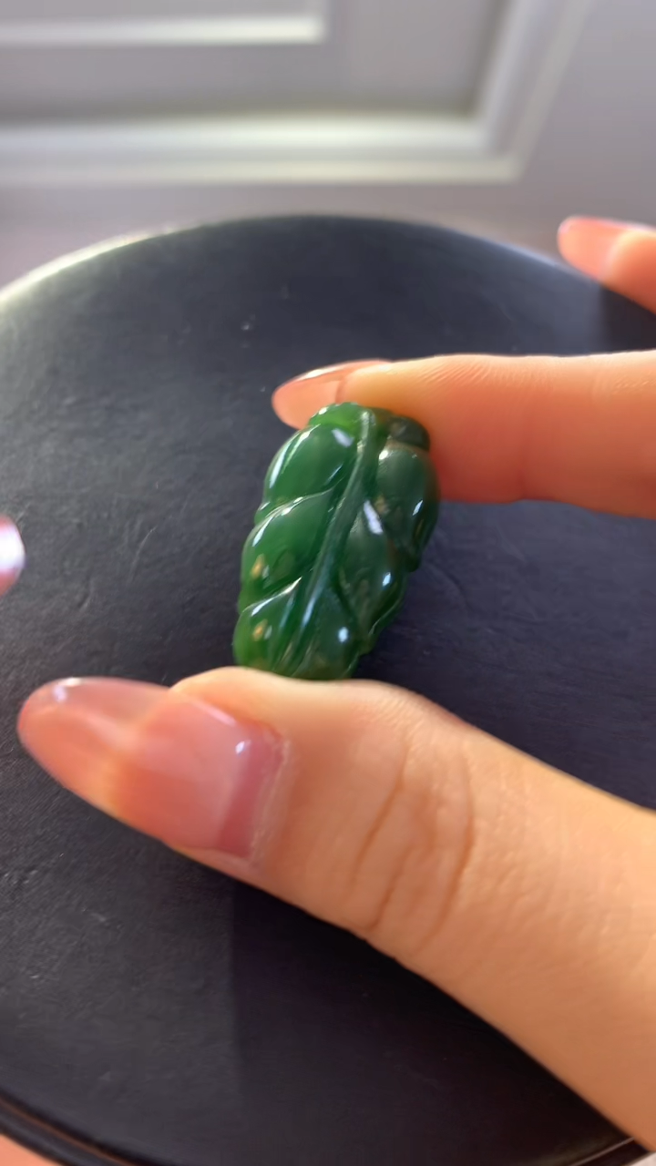【闪购商品】和田玉挂件未镶嵌碧玉菠菜绿叶子