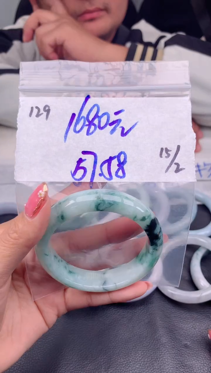 【闪购商品】定制翡翠未镶嵌129毛货需精细抛光手镯多样性拍一发一