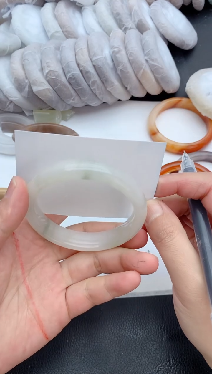 【闪购商品】石英质玉未镶嵌手镯173+56.5