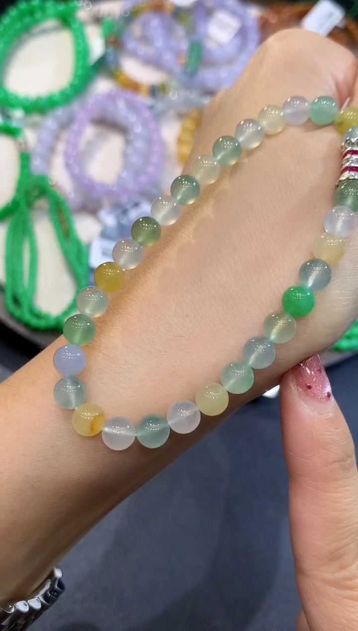 未镶嵌手串翡翠CHG多样性发其一