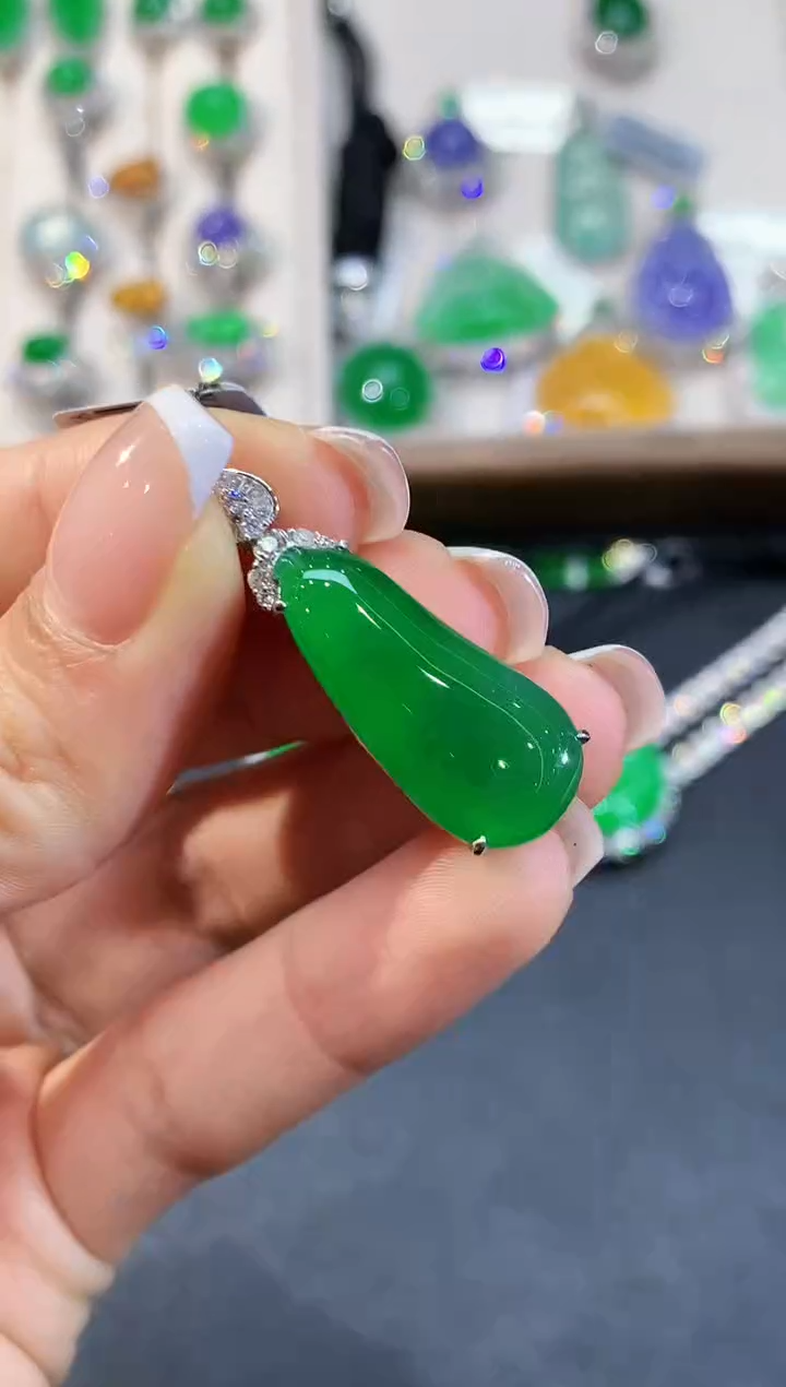 翡翠18K金镶嵌吊坠(不含链)FG0412多样性发其一