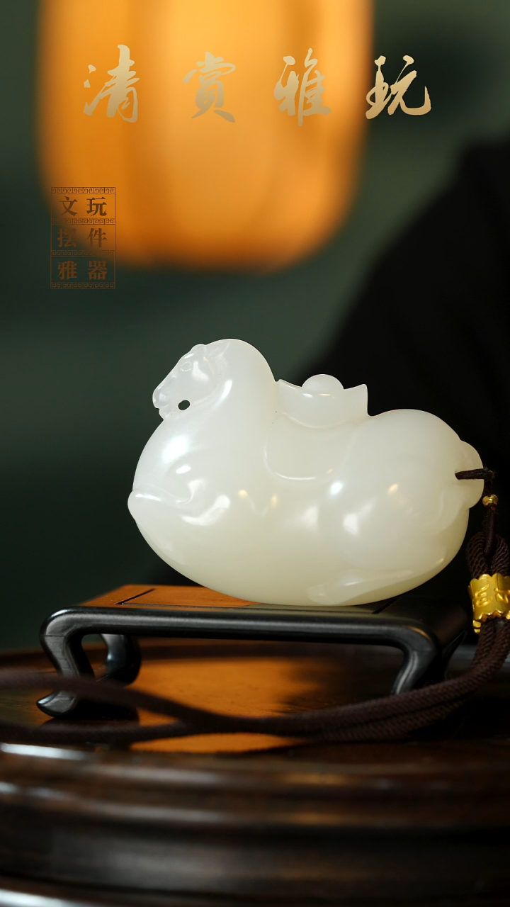 玉《马上有钱》手把件摆件