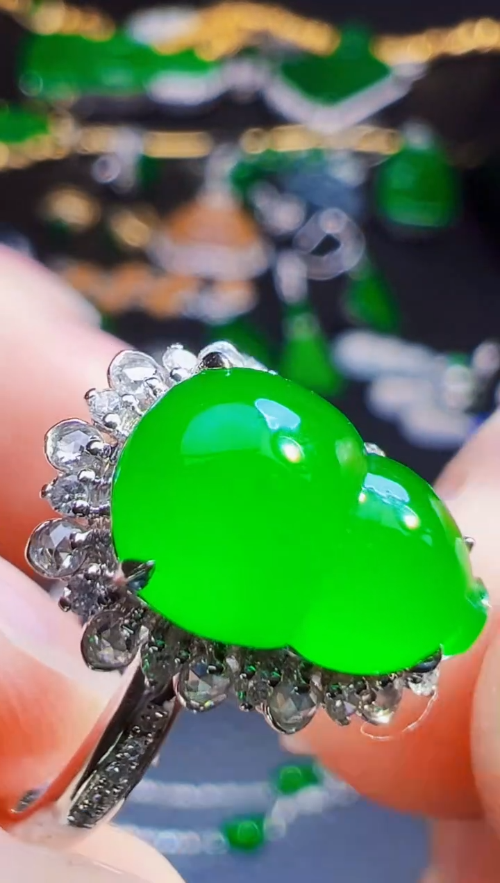 18K金镶嵌戒指翡翠平**淡翡翠