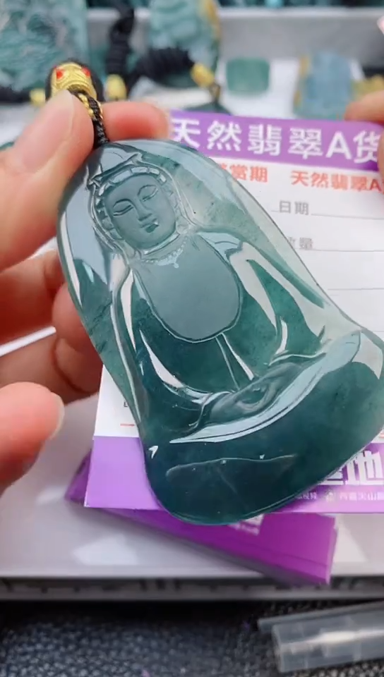 【闪购商品】翡翠颈饰未镶嵌                