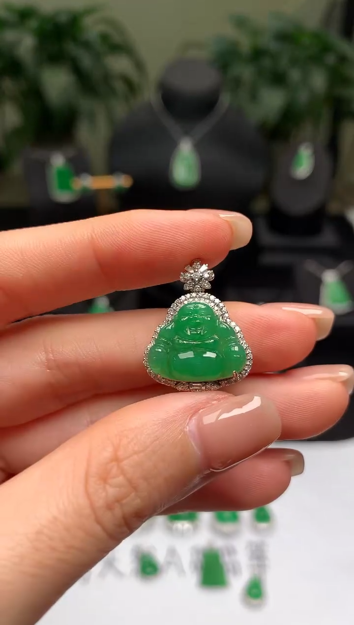 颈饰18K金镶嵌翡翠佛公