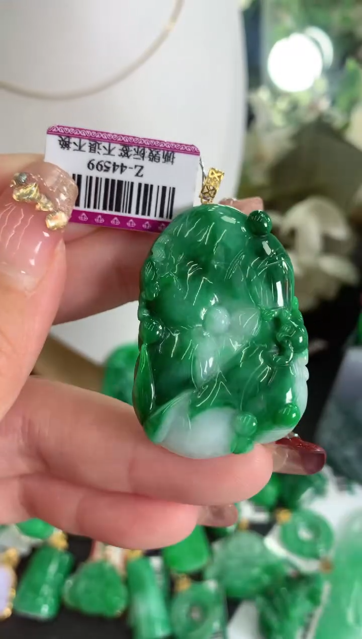 【闪购商品】翡翠吊坠(不含链)18K金镶嵌挂件