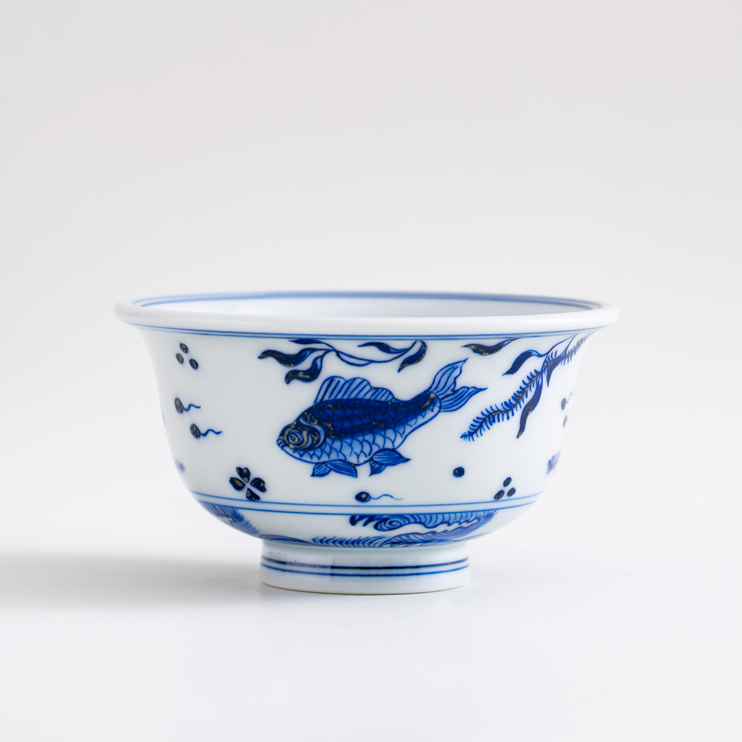 MXQY132【詺兮清窑】台北·仿明鱼藻海浪压手杯100cc景德镇瓷器匠心