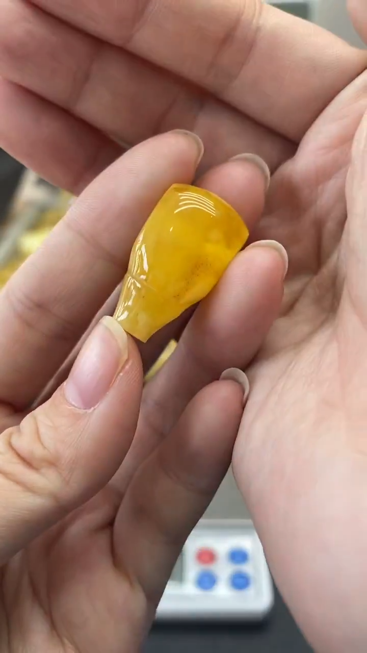 琥珀未镶嵌珠宝奇石916