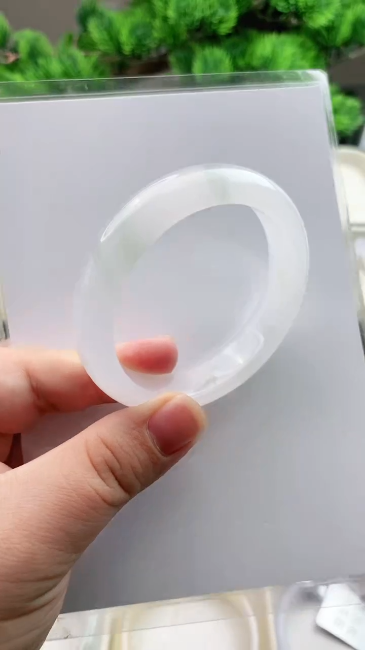 【闪购商品】石英质玉手镯未镶嵌52