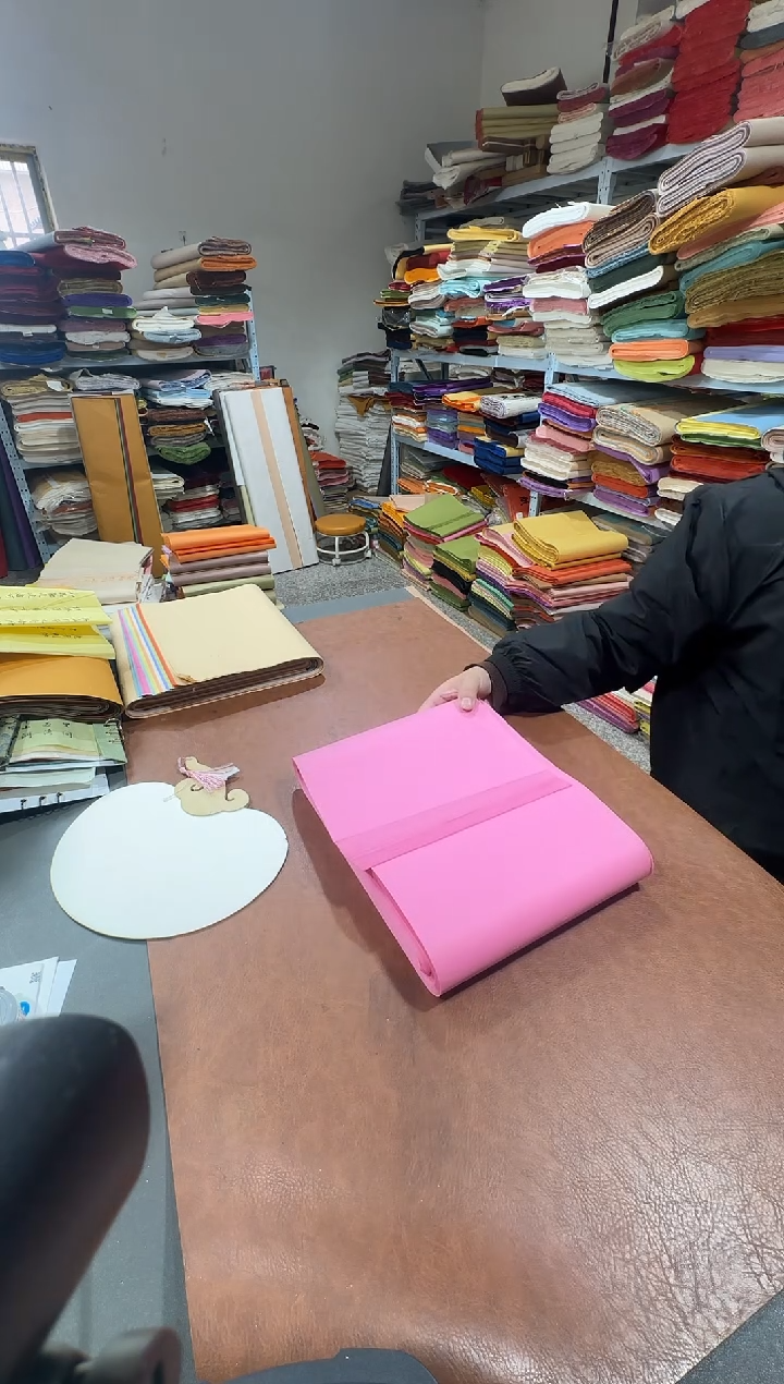 24*180胭脂红光板真银25张