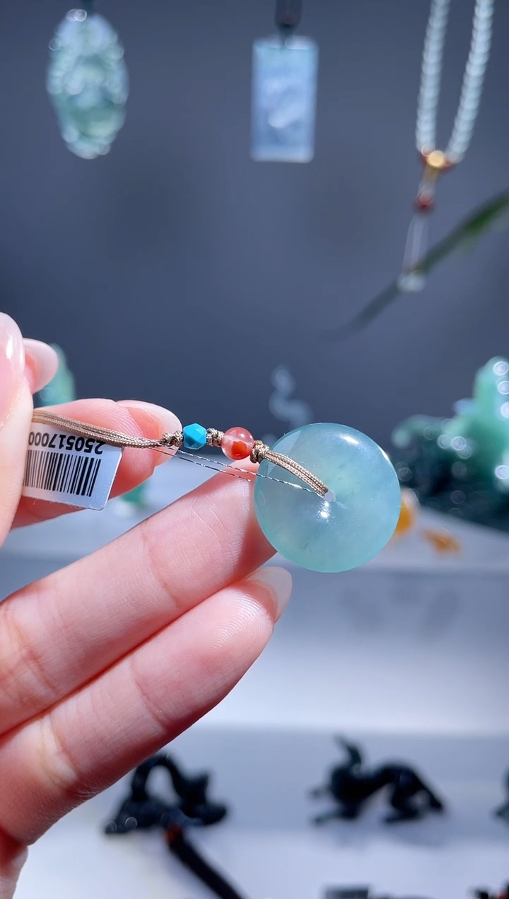 翡翠未镶嵌颈饰平安扣 多样性发1