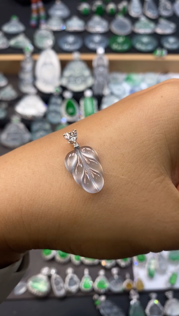 【闪购商品】翡翠吊坠(不含链)18K金镶嵌叶子吊坠