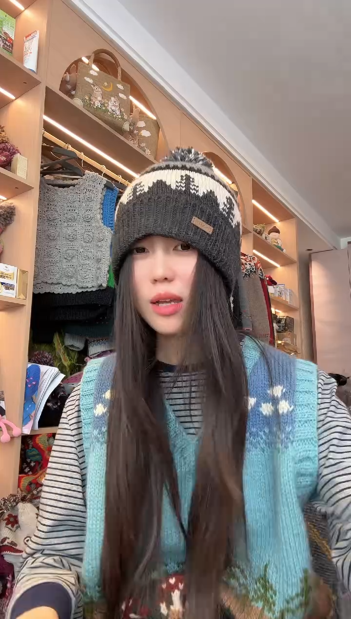 羊毛灰色翻边小树帽