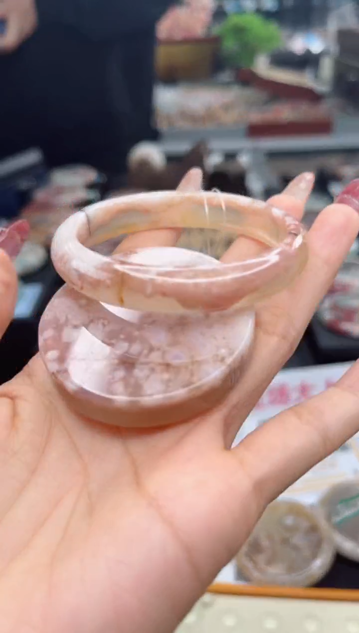 【闪购商品】石英质玉手镯未镶嵌55圈口（赠品镯心）3503901