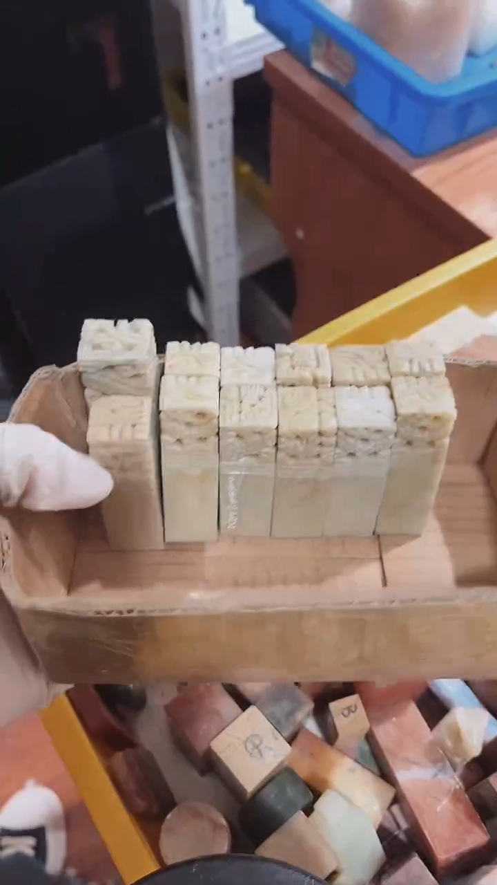 老挝石艺**饰瑕疵不规则章