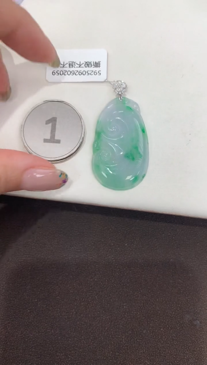 颈饰18K金镶嵌翡翠天然缅甸a货翡翠