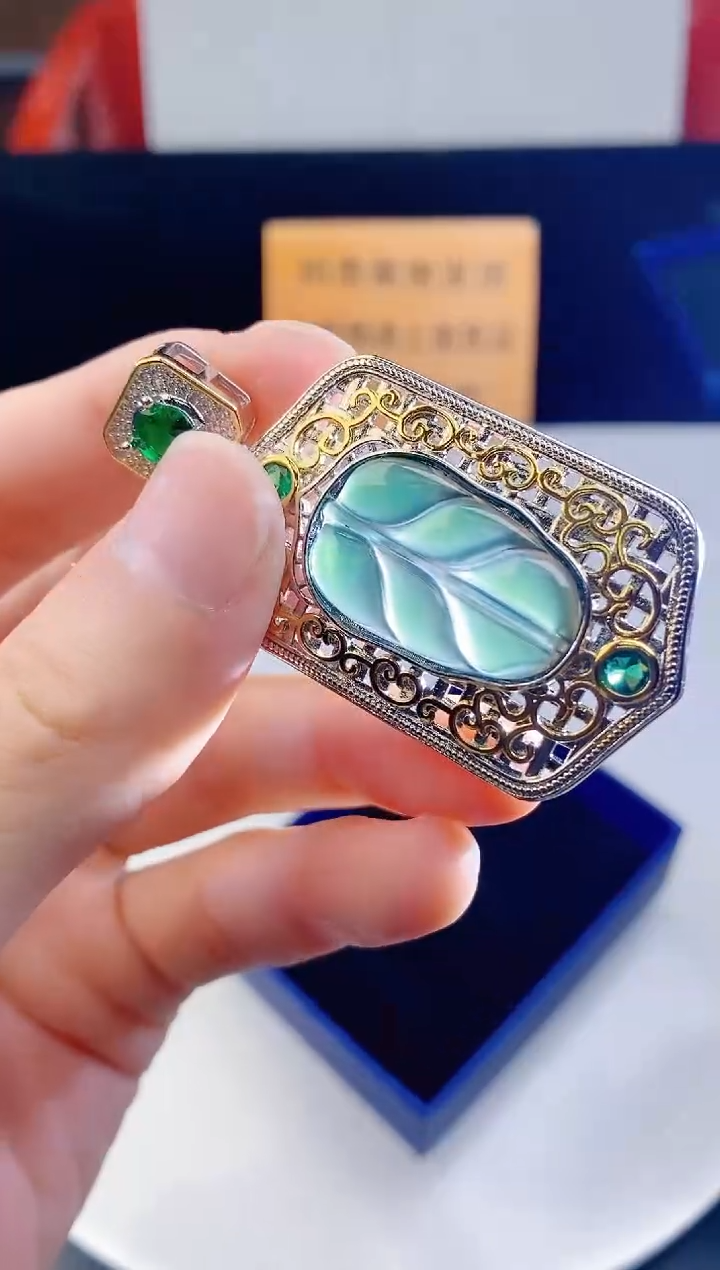 颈饰未镶嵌翡翠  