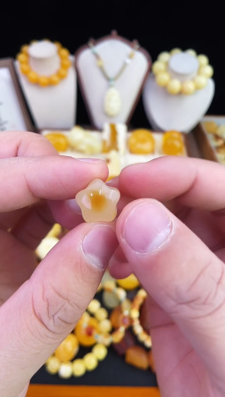 琥珀未镶嵌珠宝奇石柒月