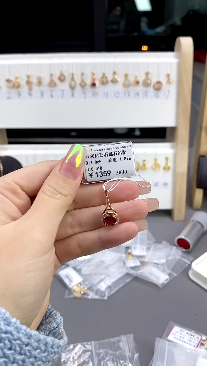 【闪购商品】钻石颈饰18K金镶嵌标签损坏不退不换