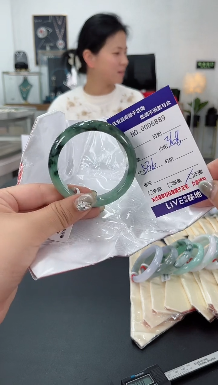 【闪购商品】翡翠手镯未镶嵌天然翡翠A货