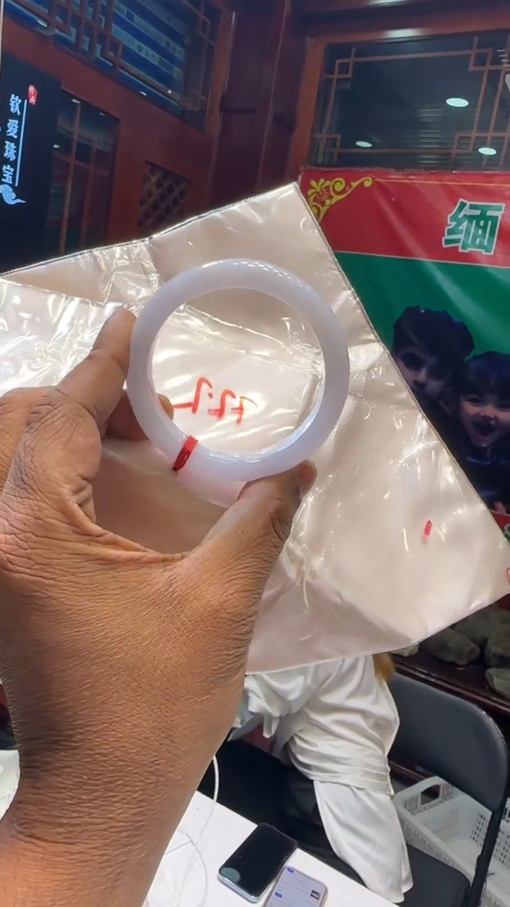 翡翠手镯未镶嵌手镯