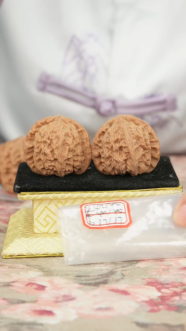 把件文玩核桃白狮子虚尖 