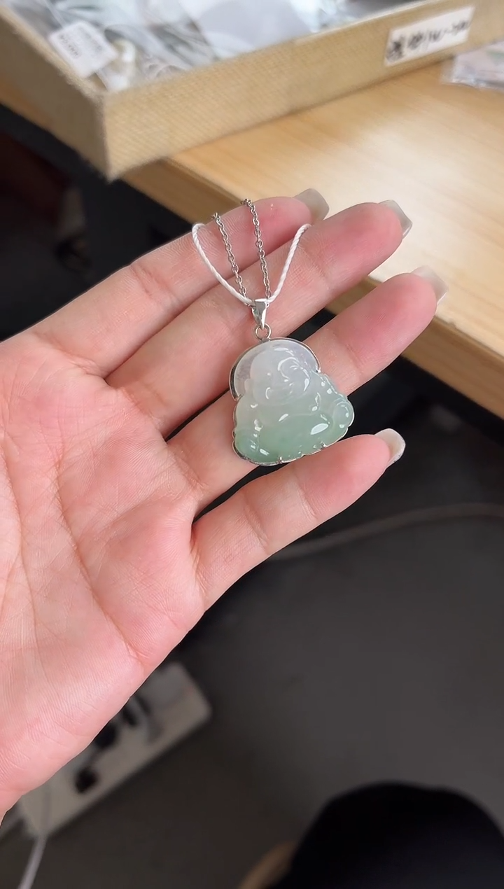 翡翠18K金镶嵌颈饰吊坠