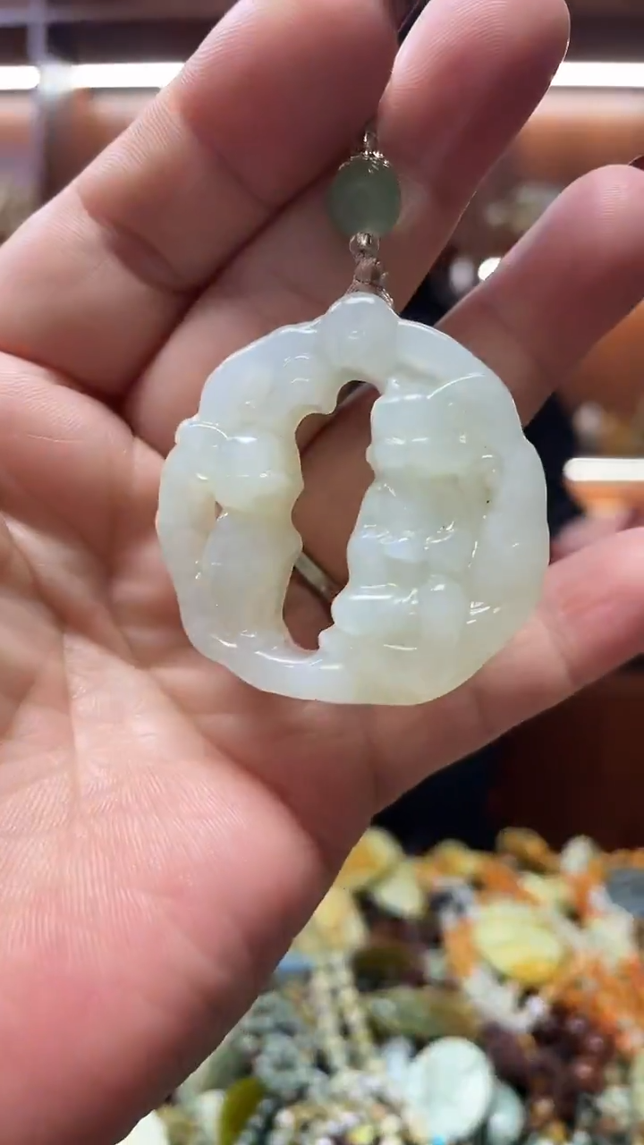 未镶嵌蛇纹石玉吊坠     
