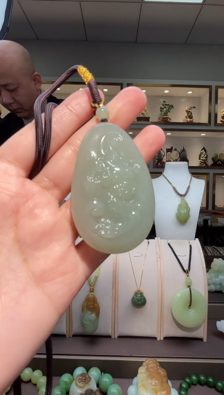 颈饰未镶嵌和田玉苏